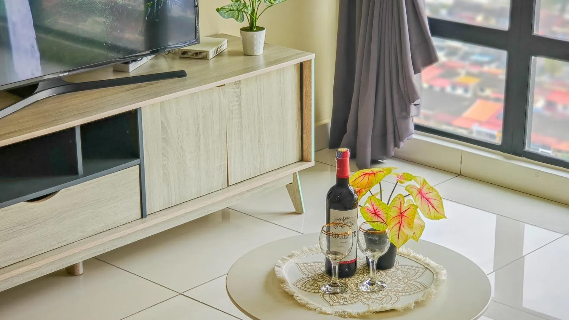 2Br Wifi, Mid Valley, Mosaic Southkey, 5-7 Pax, 7 Mins To Ciq Johor Bahru Daire